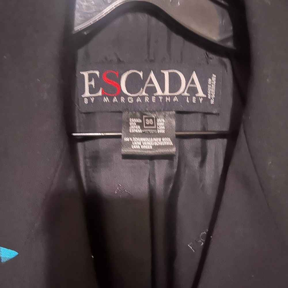 Escada blazer beautiful very well taken care of